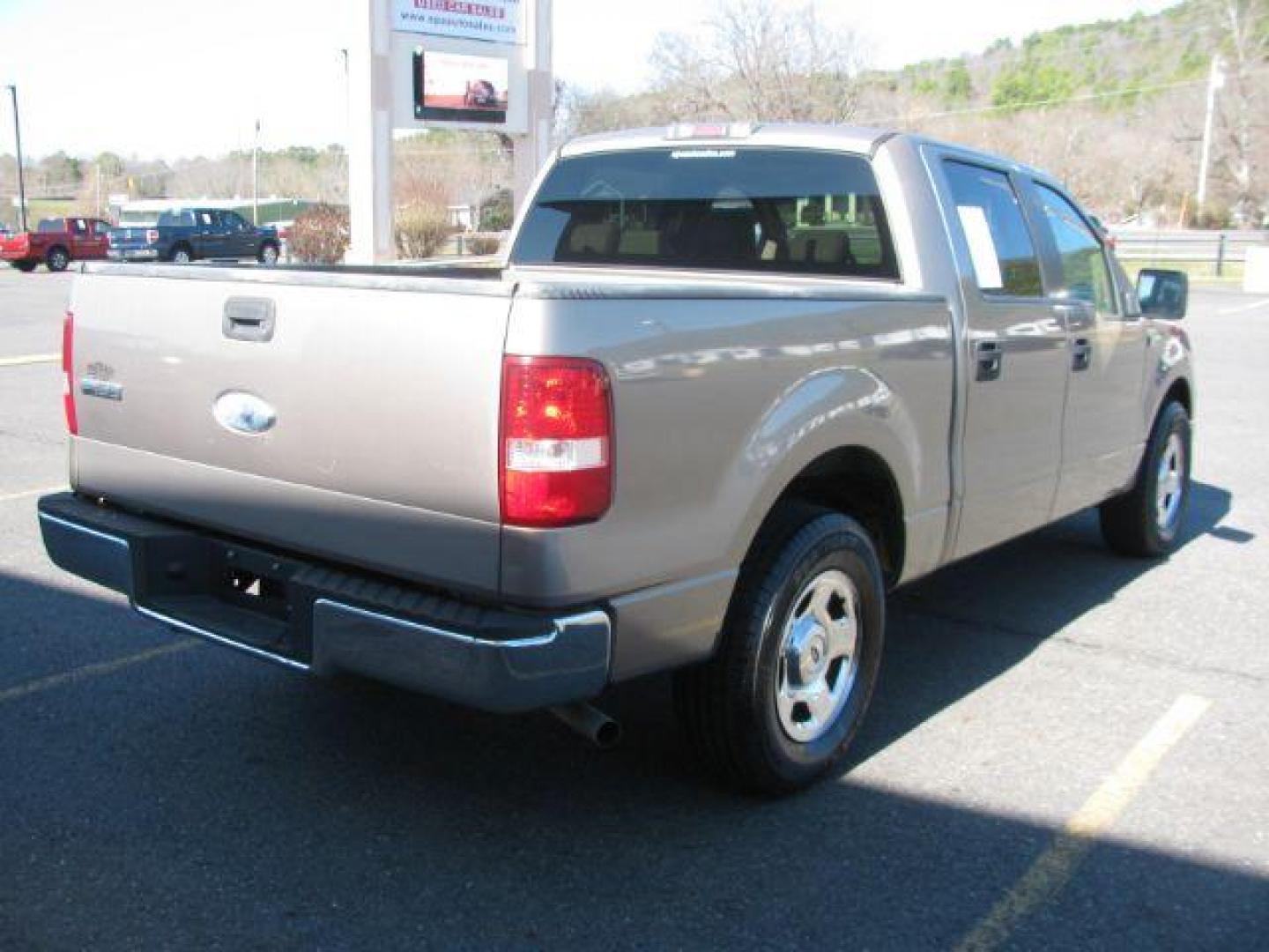 2006 Tan Ford F-150 XLT SuperCrew 2WD (1FTRW12W86K) with an 4.6L V8 SOHC 16V engine, 4-Speed Automatic transmission, located at 2443 Albert Pike, Hot Springs, AR, 71913, (501) 623-6255, 34.492222, -93.109993 - Photo#4