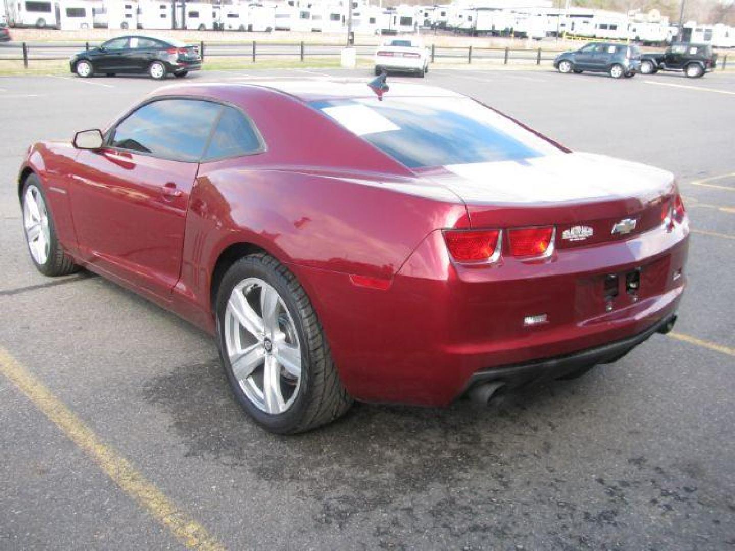 2011 Maroon Chevrolet Camaro LT1 Coupe (2G1FB1ED6B9) with an 3.6L V6 DOHC 24V engine, 6-Speed Automatic transmission, located at 2443 Albert Pike, Hot Springs, AR, 71913, (501) 623-6255, 34.492222, -93.109993 - Photo#2