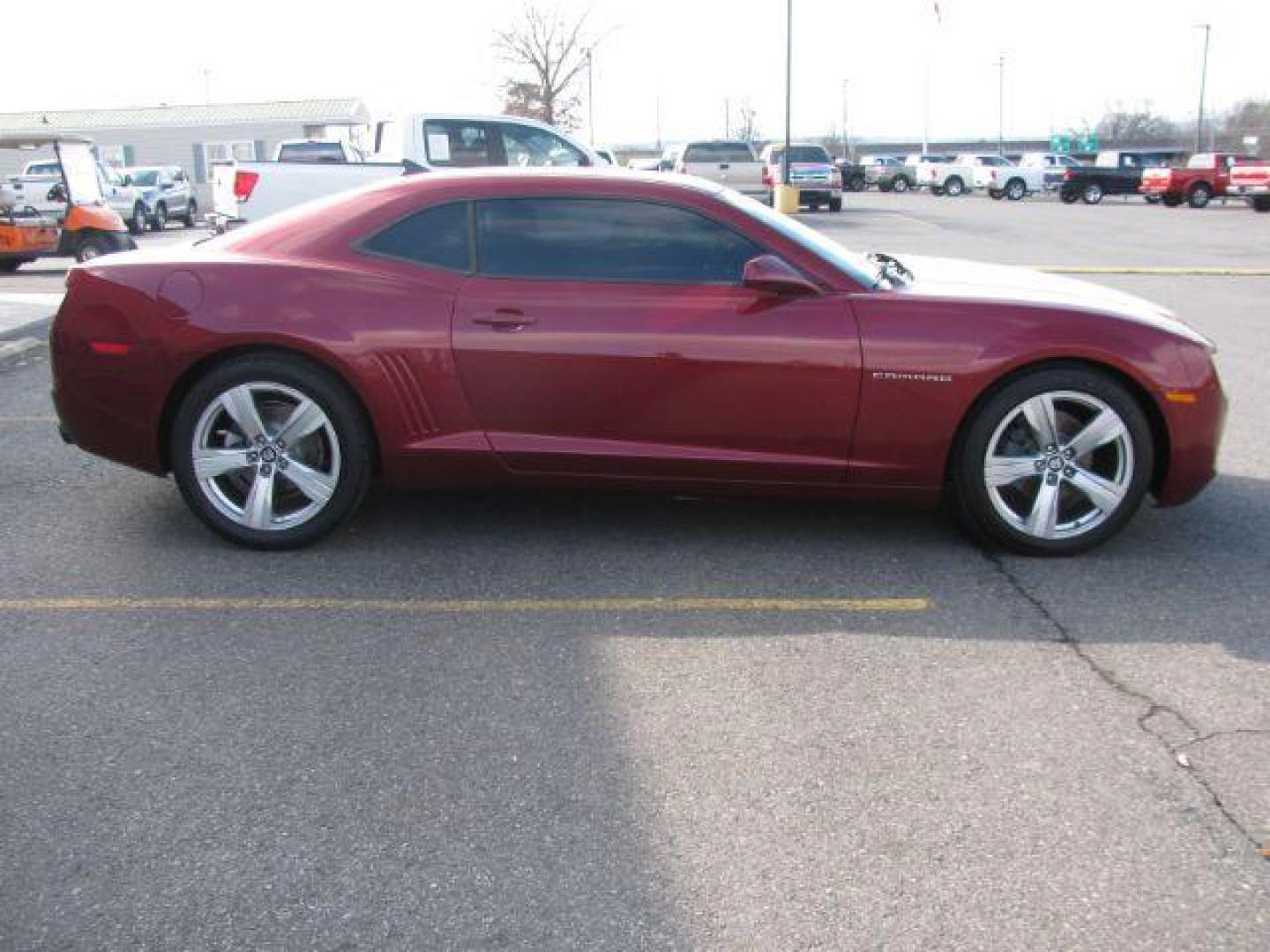 2011 Maroon Chevrolet Camaro LT1 Coupe (2G1FB1ED6B9) with an 3.6L V6 DOHC 24V engine, 6-Speed Automatic transmission, located at 2443 Albert Pike, Hot Springs, AR, 71913, (501) 623-6255, 34.492222, -93.109993 - Photo#4