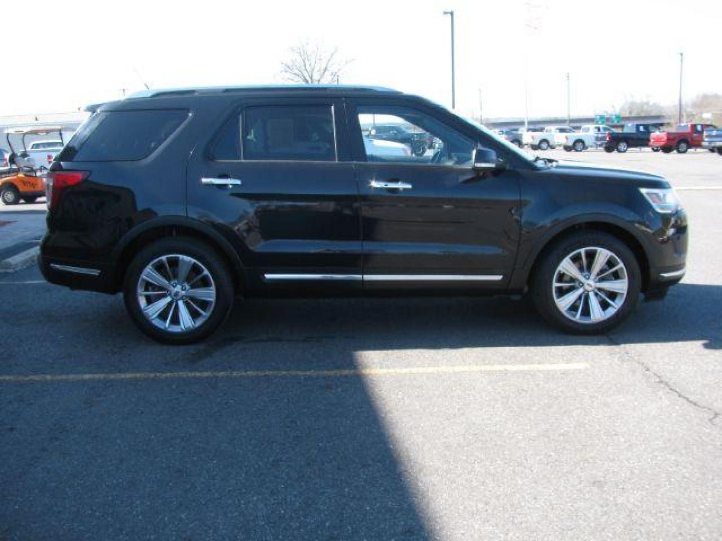 2018 Black Ford Explorer Limited FWD (1FM5K7F84JG) with an 3.5L V6 DOHC 24V engine, 6-Speed Automatic transmission, located at 2443 Albert Pike, Hot Springs, AR, 71913, (501) 623-6255, 34.492222, -93.109993 - Photo#4