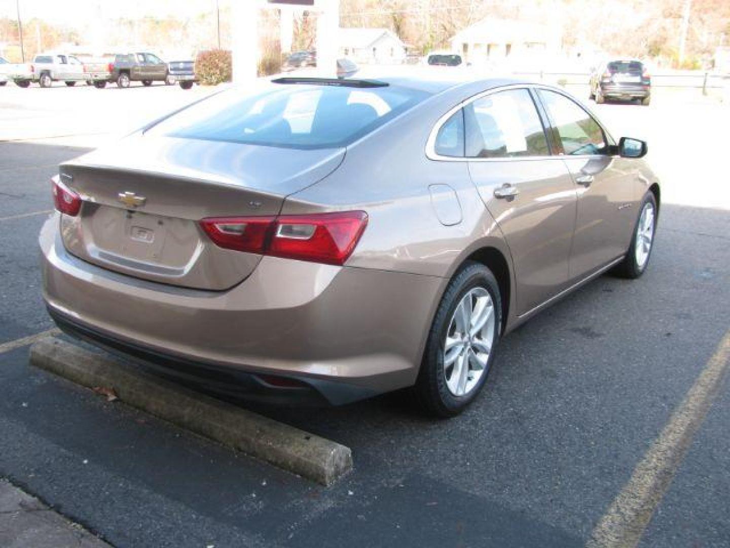 2018 Brown Chevrolet Malibu LT (1G1ZD5ST4JF) with an 1.5L L4 DOHC 16V engine, 6-Speed Automatic transmission, located at 2443 Albert Pike, Hot Springs, AR, 71913, (501) 623-6255, 34.492222, -93.109993 - Photo#3