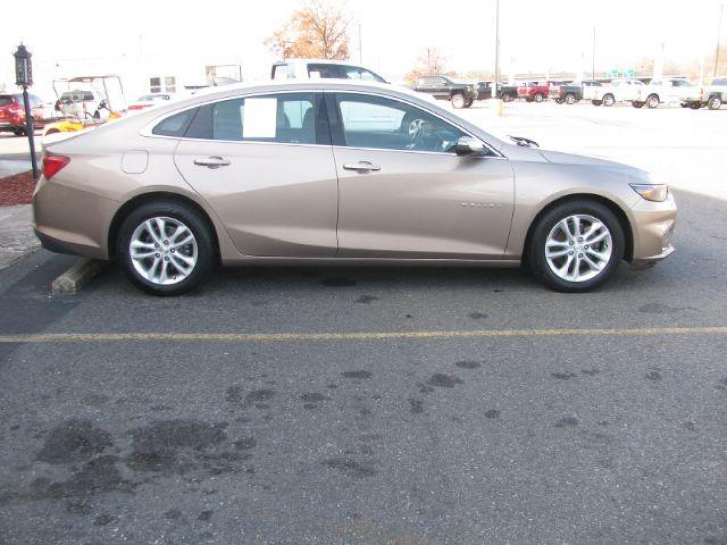 2018 Brown Chevrolet Malibu LT (1G1ZD5ST4JF) with an 1.5L L4 DOHC 16V engine, 6-Speed Automatic transmission, located at 2443 Albert Pike, Hot Springs, AR, 71913, (501) 623-6255, 34.492222, -93.109993 - Photo#4