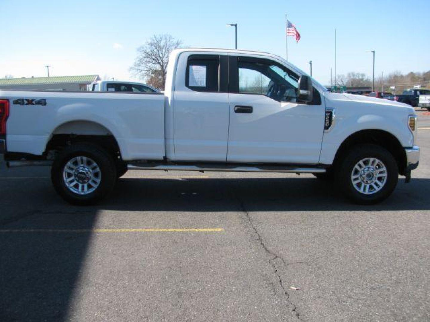 2019 White Ford F-250 XL (1FT7X2B62KE) with an 6.2 engine, Automatic transmission, located at 2443 Albert Pike, Hot Springs, AR, 71913, (501) 623-6255, 34.492222, -93.109993 - Photo#4