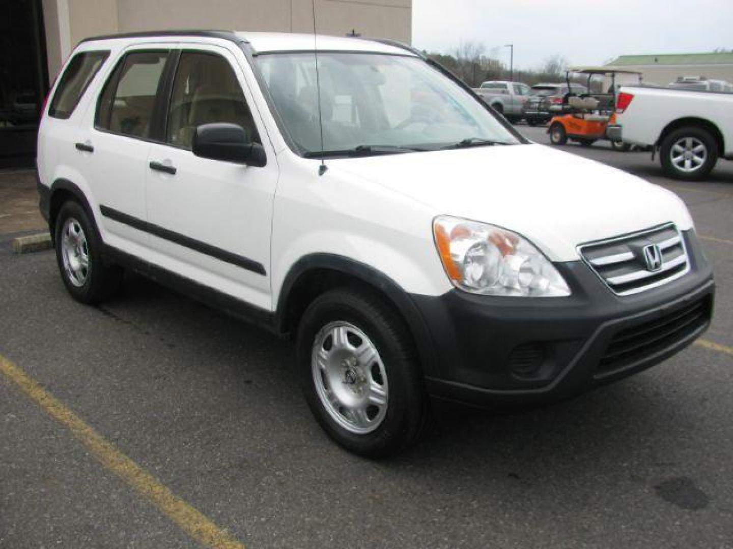 2006 White Honda CR-V LX (JHLRD78566C) with an 2.4L engine, Automatic transmission, located at 2443 Albert Pike, Hot Springs, AR, 71913, (501) 623-6255, 34.492222, -93.109993 - Photo#5