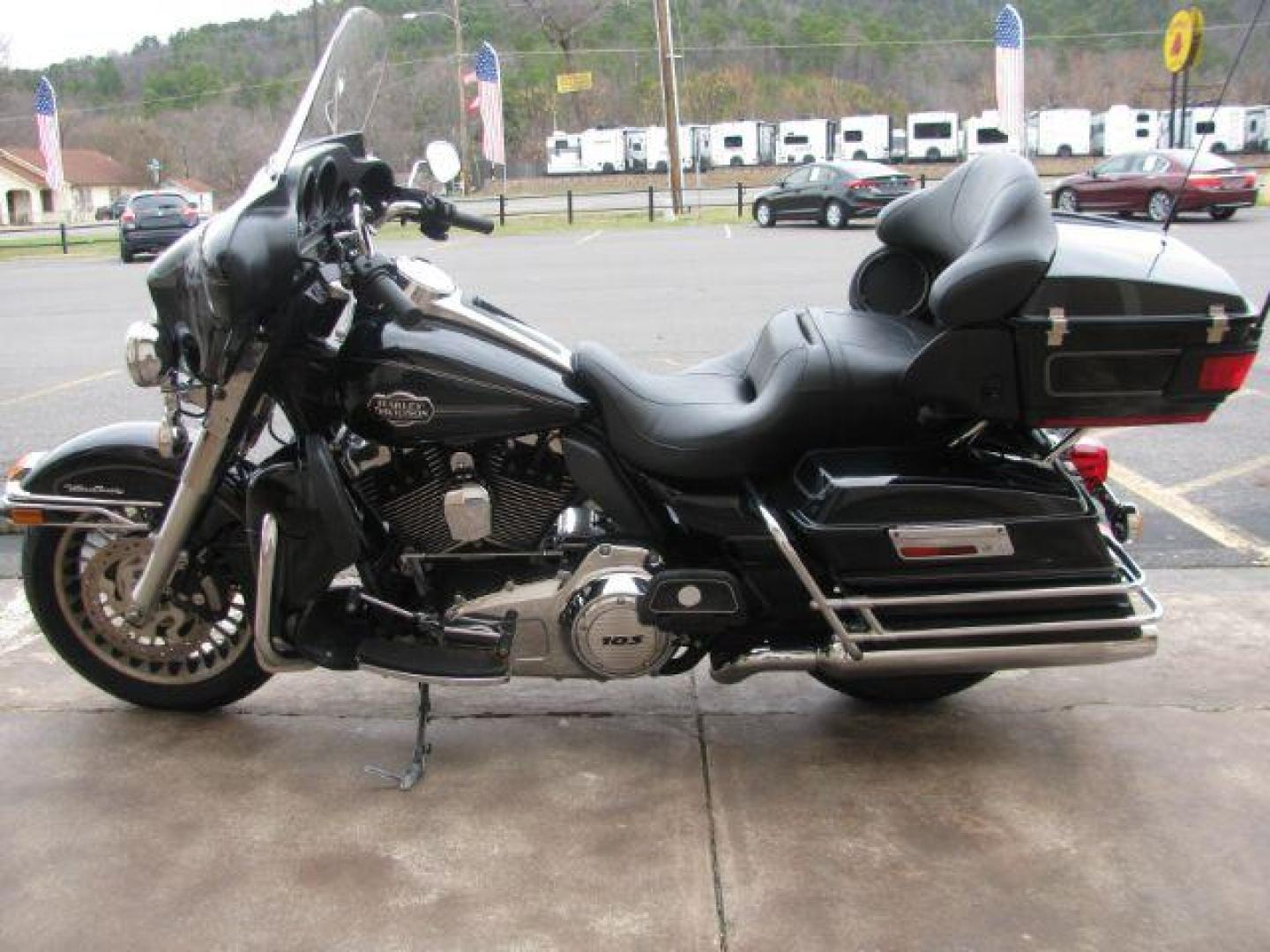 2013 Black Harley-Davidson FLHTCU103 Ultra (1HD1FCM19DB) with an 1690CC engine, located at 2443 Albert Pike, Hot Springs, AR, 71913, (501) 623-6255, 34.492222, -93.109993 - Photo#2