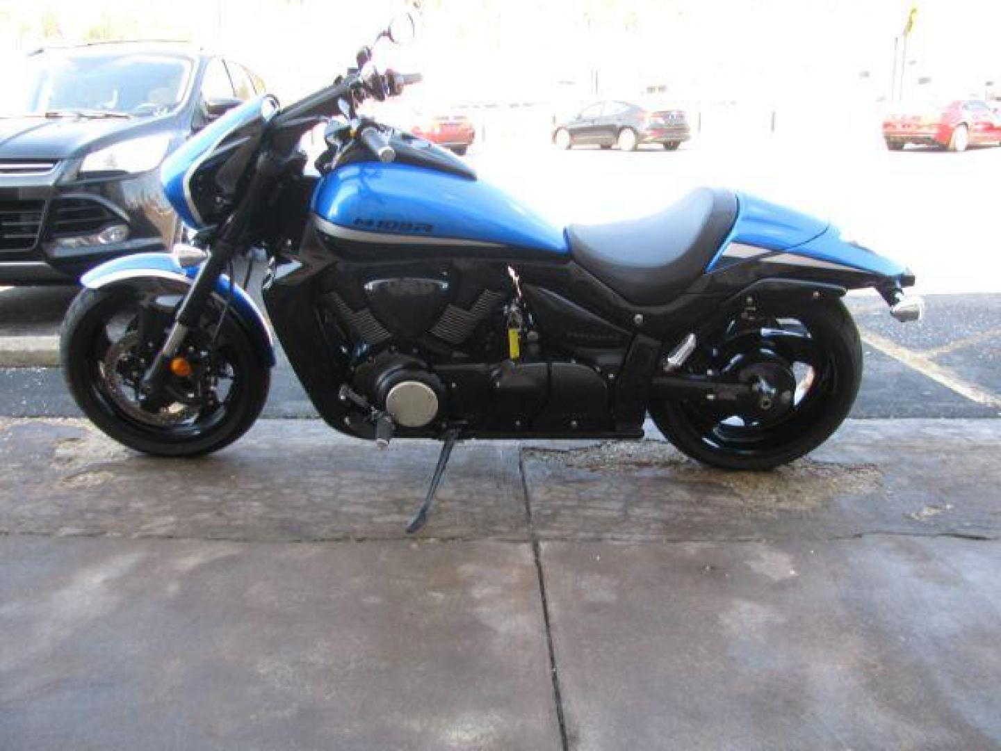 2022 Blue Suzuki Boulevard M109R (JS1VY53A6N7) with an 1783cc engine, Manual transmission, located at 2443 Albert Pike, Hot Springs, AR, 71913, (501) 623-6255, 34.492222, -93.109993 - Photo#3