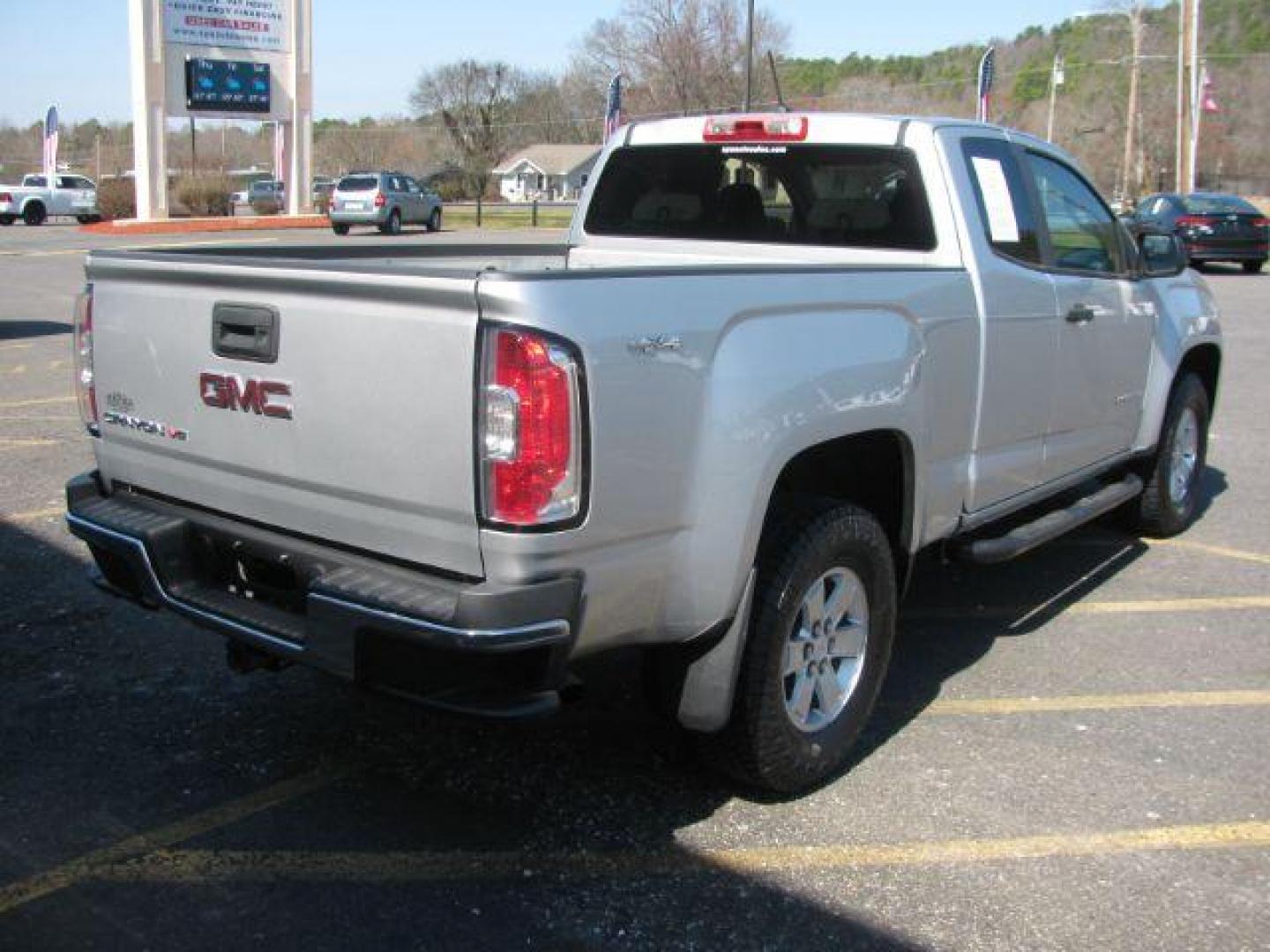 2018 Silver GMC Canyon Base (1GTH6BEN7J1) with an 3.6L engine, Auto transmission, located at 2443 Albert Pike, Hot Springs, AR, 71913, (501) 623-6255, 34.492222, -93.109993 - Photo#4