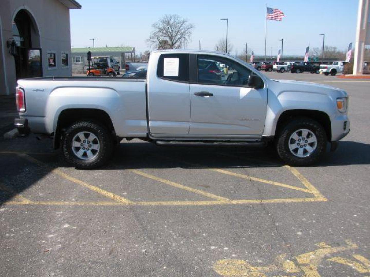 2018 Silver GMC Canyon Base (1GTH6BEN7J1) with an 3.6L engine, Auto transmission, located at 2443 Albert Pike, Hot Springs, AR, 71913, (501) 623-6255, 34.492222, -93.109993 - Photo#5