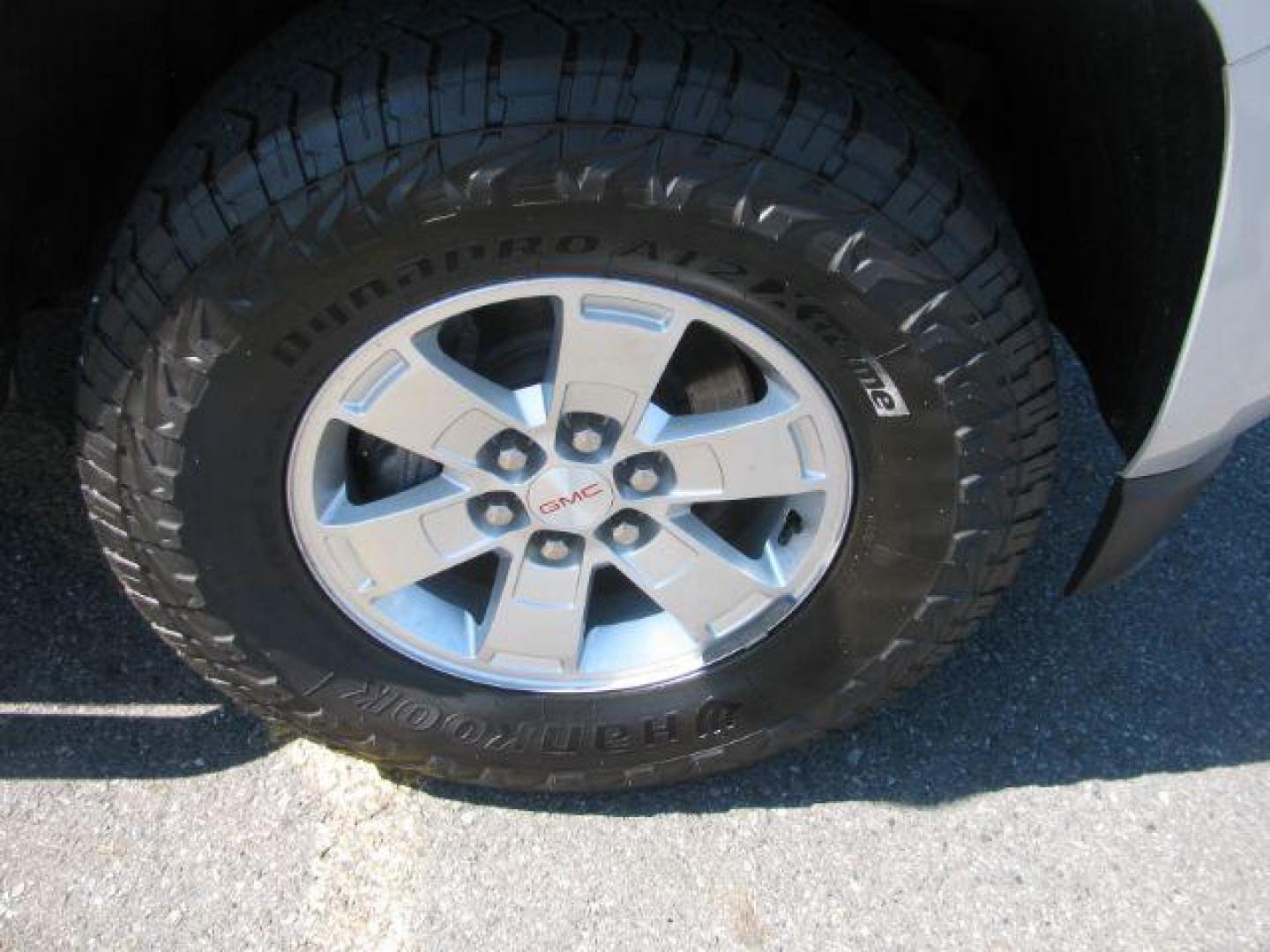 2018 Silver GMC Canyon Base (1GTH6BEN7J1) with an 3.6L engine, Auto transmission, located at 2443 Albert Pike, Hot Springs, AR, 71913, (501) 623-6255, 34.492222, -93.109993 - Photo#7