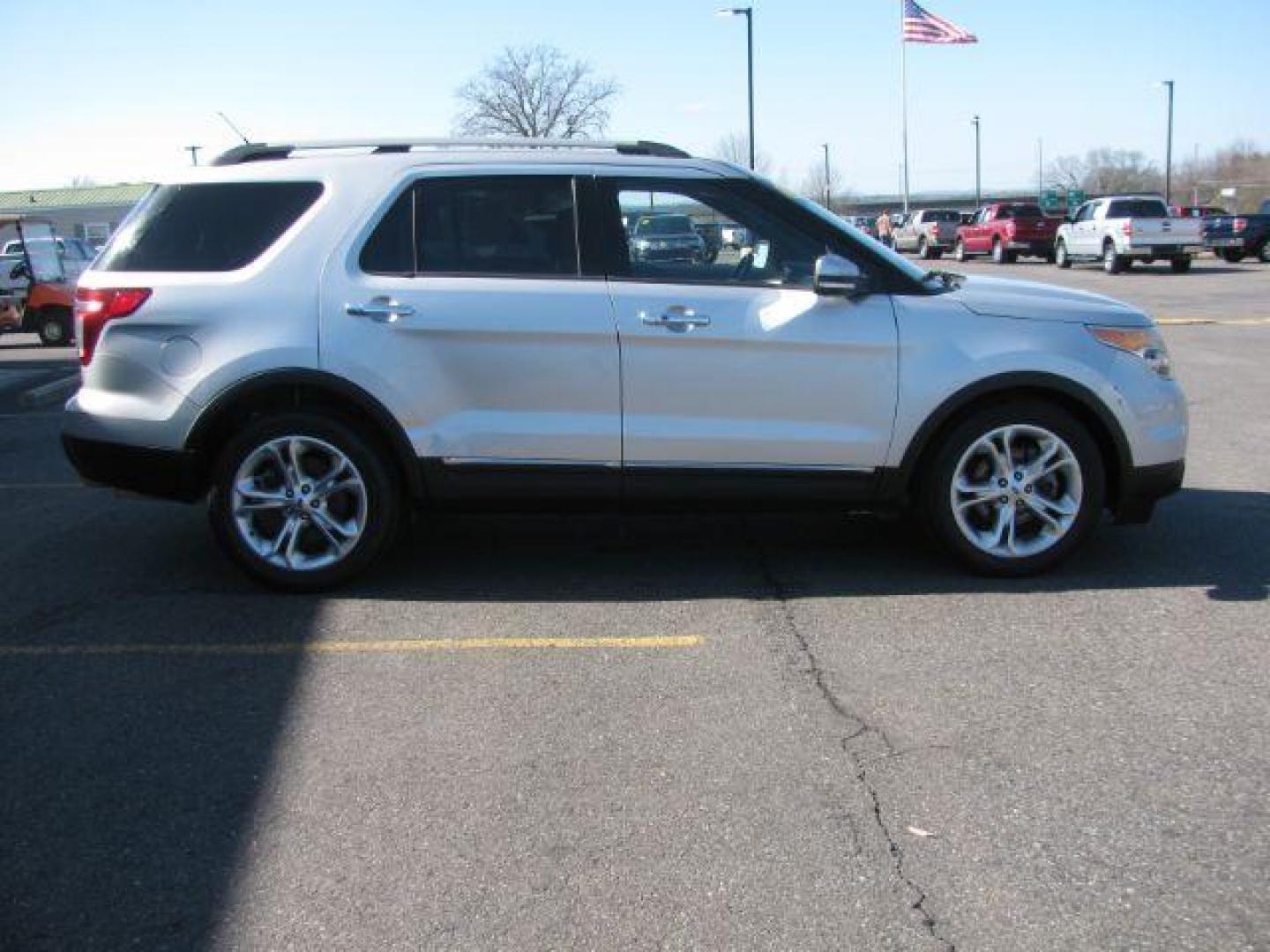 2015 Silver Ford Explorer Limited FWD (1FM5K7F82FG) with an 3.5L V6 DOHC 24V engine, 6-Speed Automatic transmission, located at 2443 Albert Pike, Hot Springs, AR, 71913, (501) 623-6255, 34.492222, -93.109993 - Photo#4