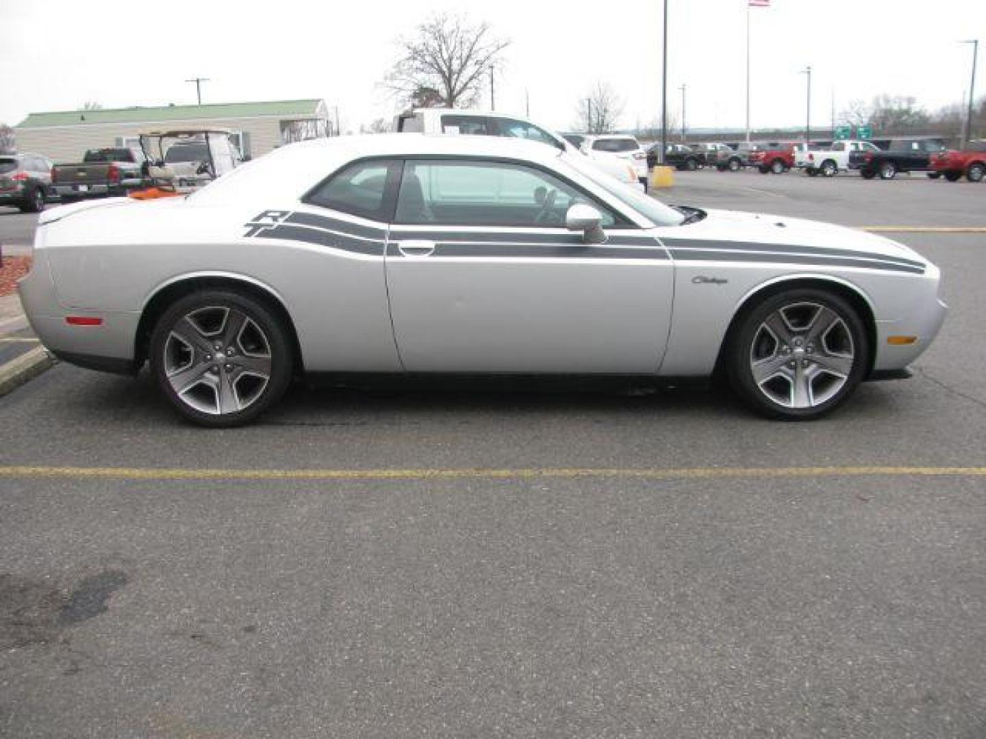 2012 Silver Dodge Challenger R/T (2C3CDYBT1CH) with an 5.7L V8 OHV 16V engine, 4-Speed Automatic transmission, located at 2443 Albert Pike, Hot Springs, AR, 71913, (501) 623-6255, 34.492222, -93.109993 - Photo#4