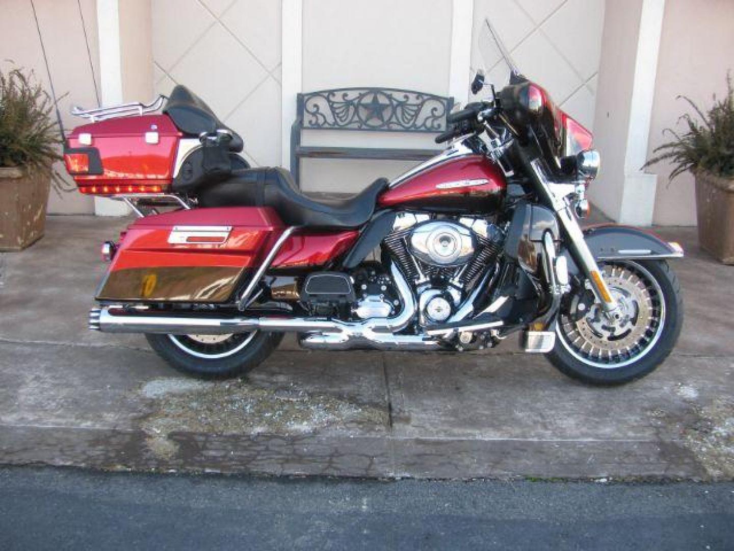 2012 Maroon Harley Davidson FLHTK Ultra (1HD1KEM12CB) with an 1690 CC engine, Manual transmission, located at 2443 Albert Pike, Hot Springs, AR, 71913, (501) 623-6255, 34.492222, -93.109993 - Photo#0