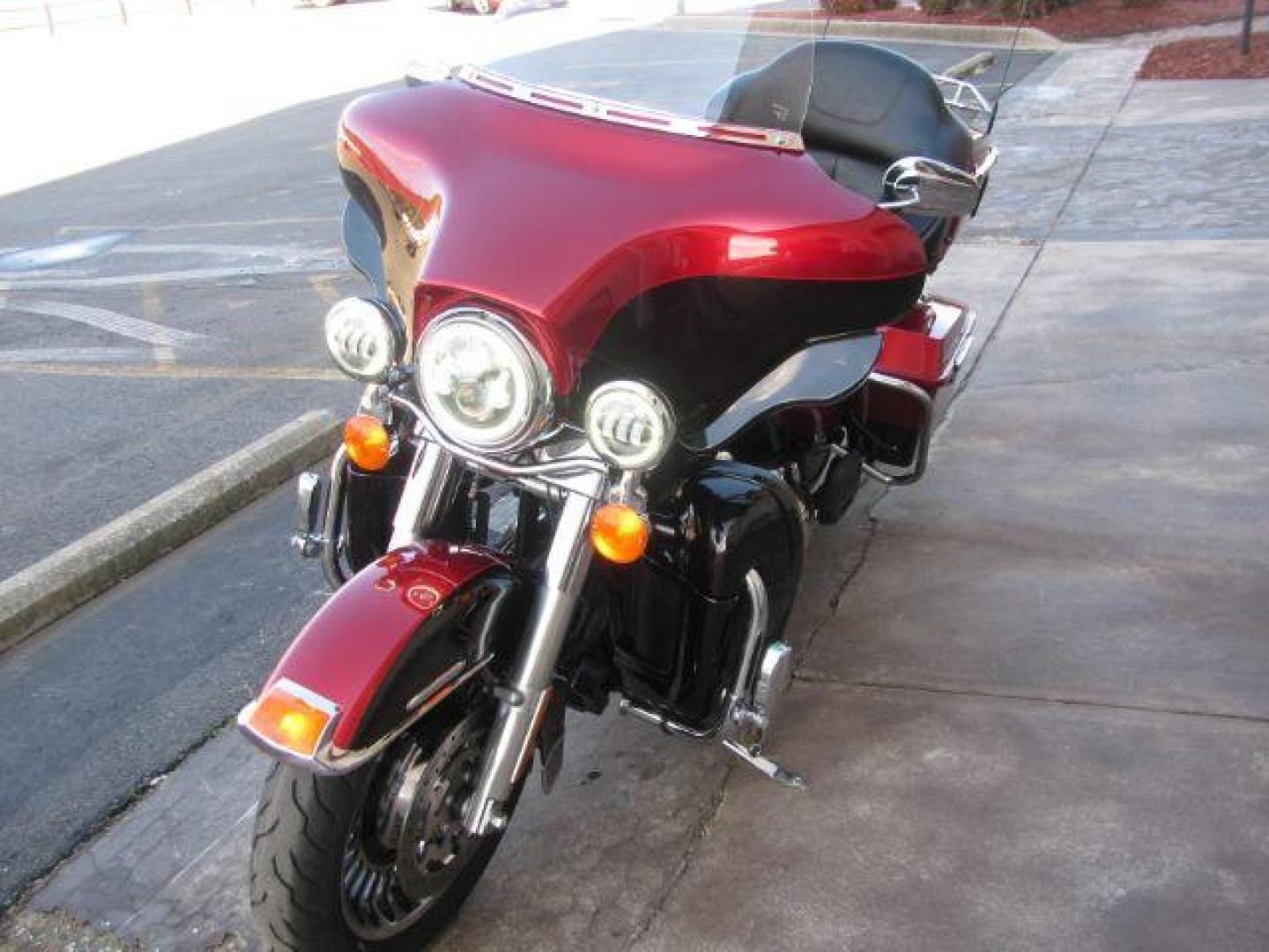 2012 Maroon Harley Davidson FLHTK Ultra (1HD1KEM12CB) with an 1690 CC engine, Manual transmission, located at 2443 Albert Pike, Hot Springs, AR, 71913, (501) 623-6255, 34.492222, -93.109993 - Photo#2