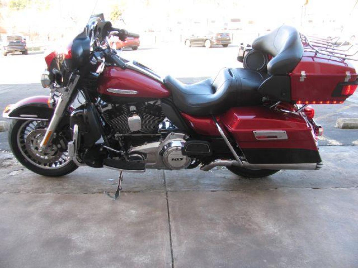 2012 Maroon Harley Davidson FLHTK Ultra (1HD1KEM12CB) with an 1690 CC engine, Manual transmission, located at 2443 Albert Pike, Hot Springs, AR, 71913, (501) 623-6255, 34.492222, -93.109993 - Photo#3