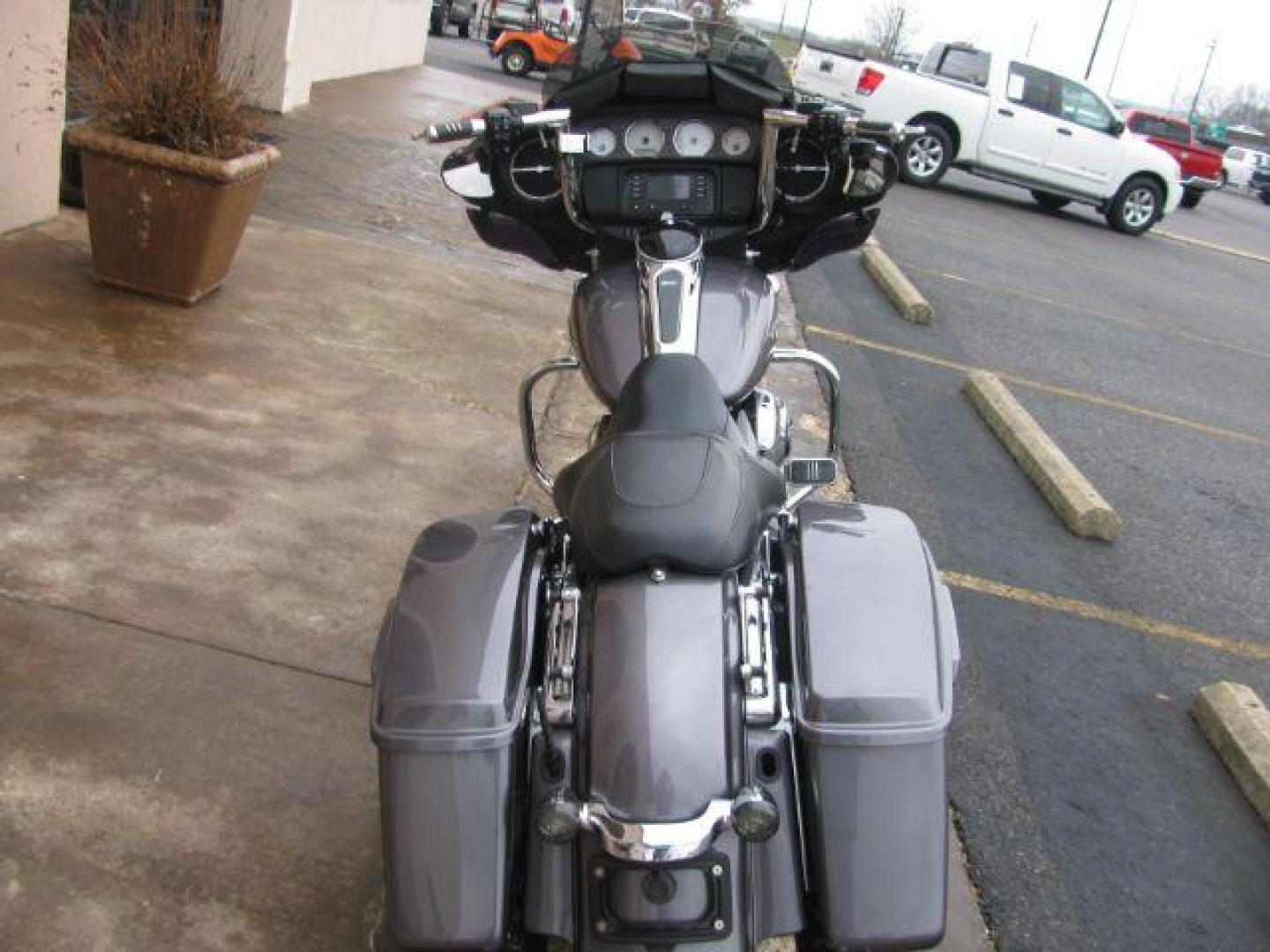 2014 Gray Harley Davidson FLHX Street Glide (1HD1KBM17EB) with an 1690cc engine, Manual transmission, located at 2443 Albert Pike, Hot Springs, AR, 71913, (501) 623-6255, 34.492222, -93.109993 - Photo#2