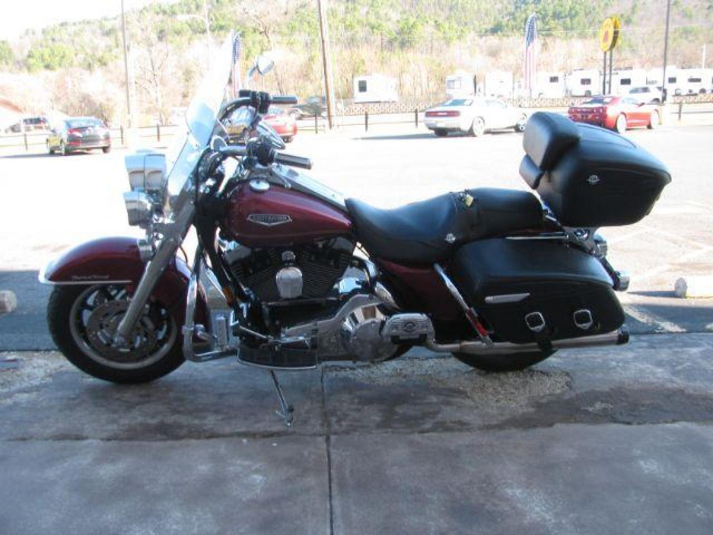 2004 Maroon Harley-Davidson FLHRCI Road King (1HD1FRW1X4Y) with an 1450CC engine, located at 2443 Albert Pike, Hot Springs, AR, 71913, (501) 623-6255, 34.492222, -93.109993 - Photo#2